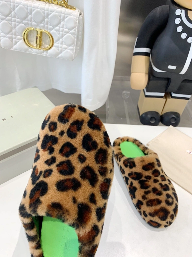 WellDesigned Othxr Slippers 215761