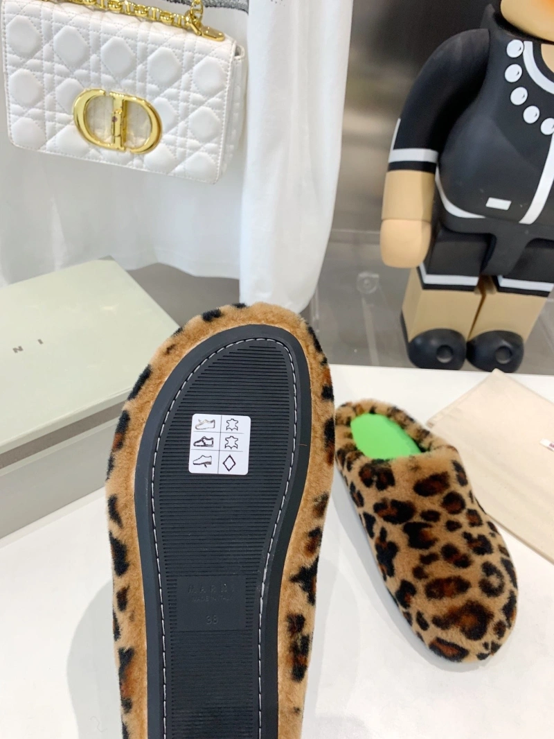 WellDesigned Othxr Slippers 215761