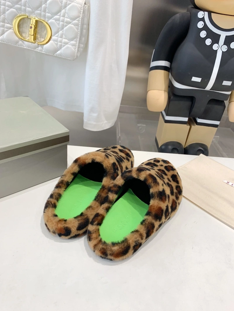 WellDesigned Othxr Slippers 215761