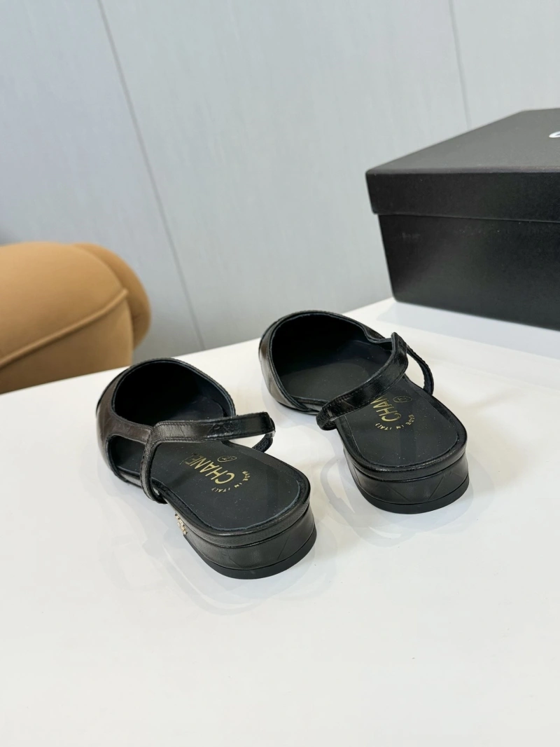 Cozy Chxnxl Sandals 127471