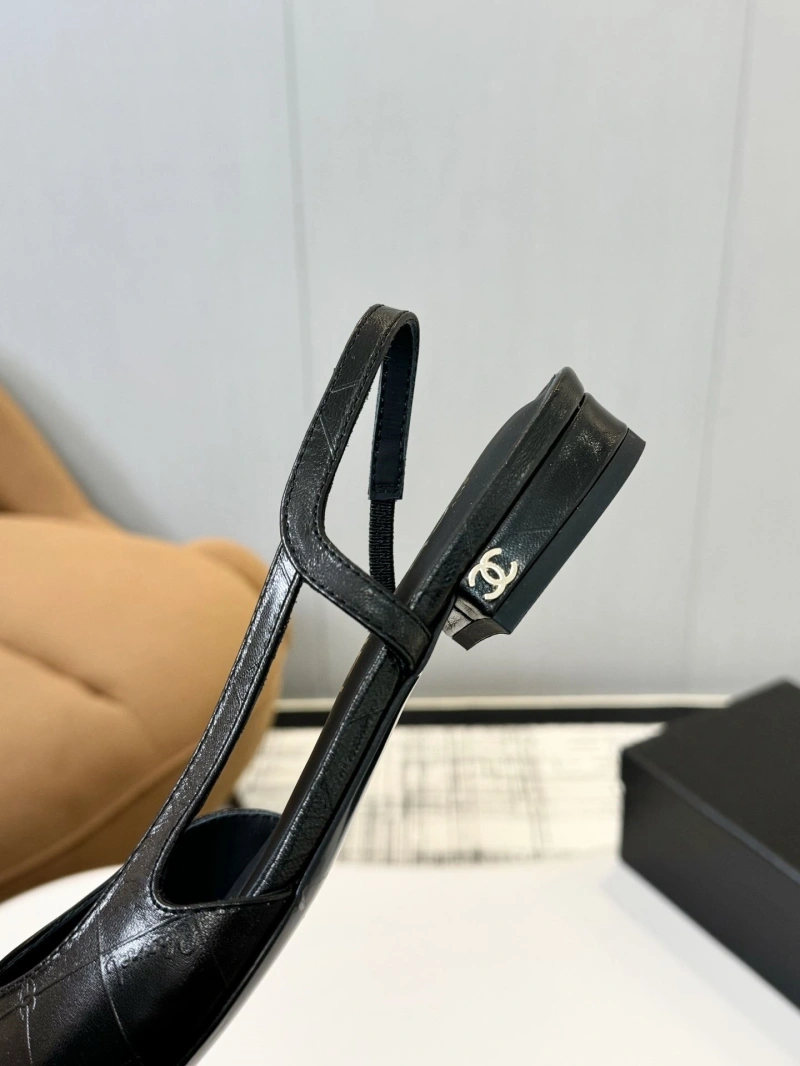 Cozy Chxnxl Sandals 127471