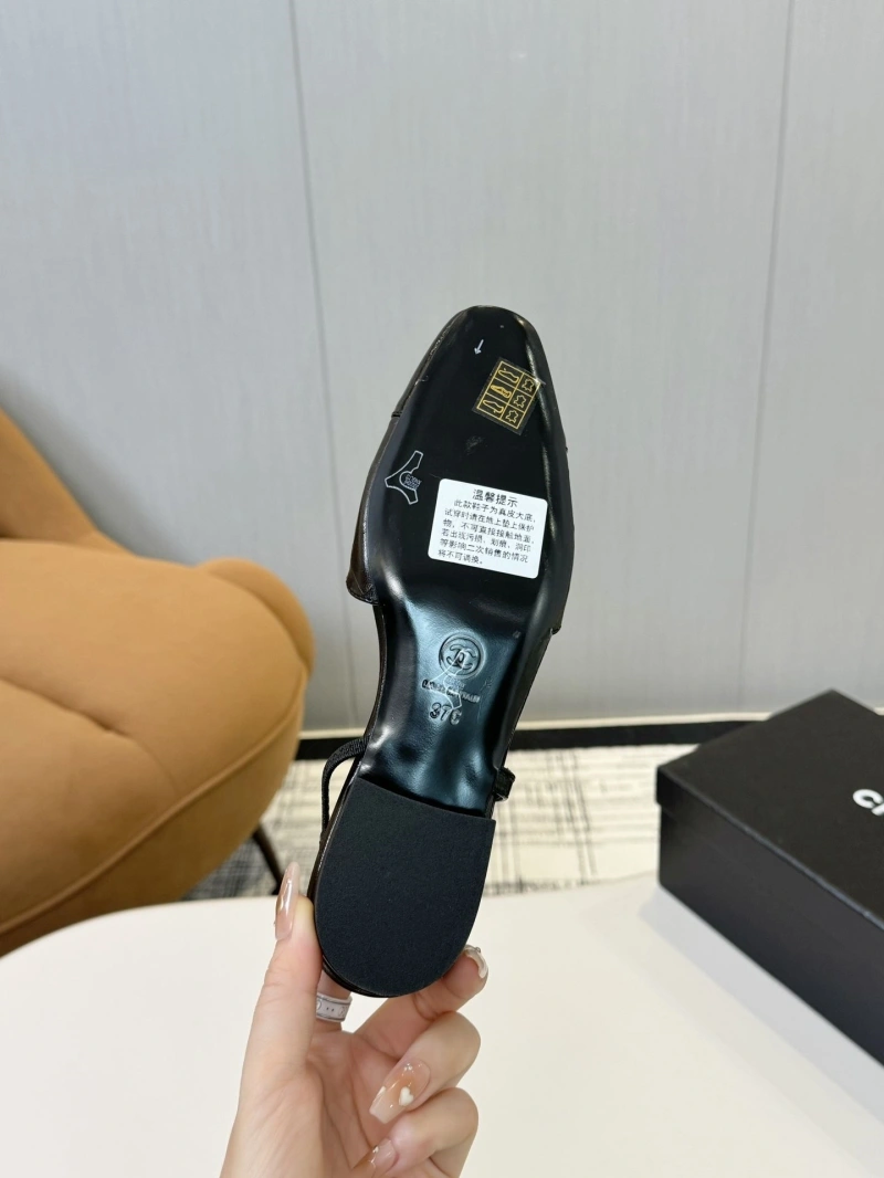 Cozy Chxnxl Sandals 127471