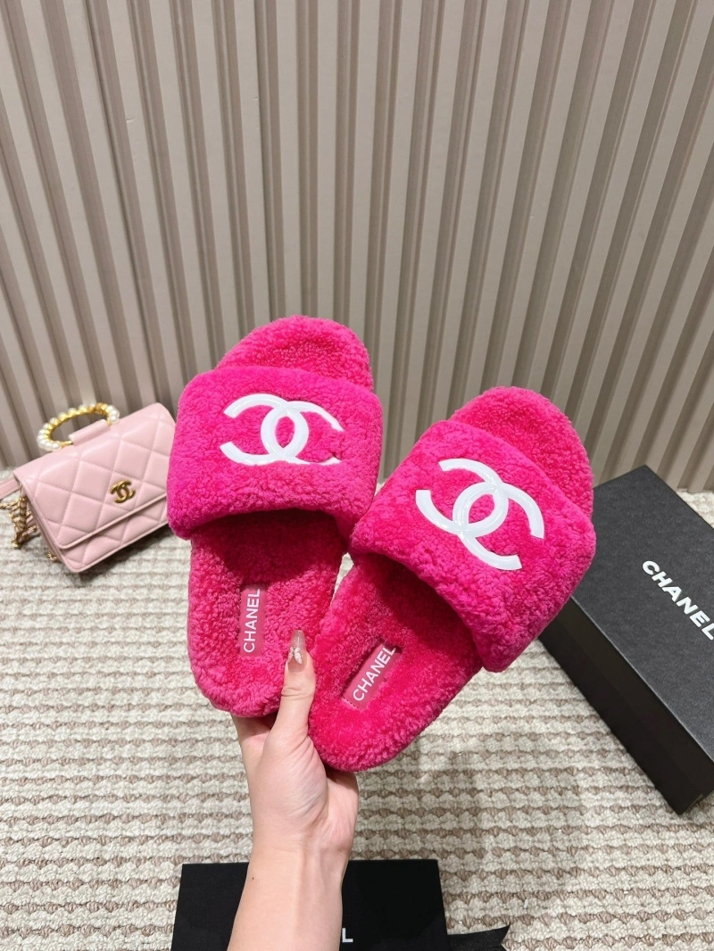 Fashionable Chxnxl Slippers 127394