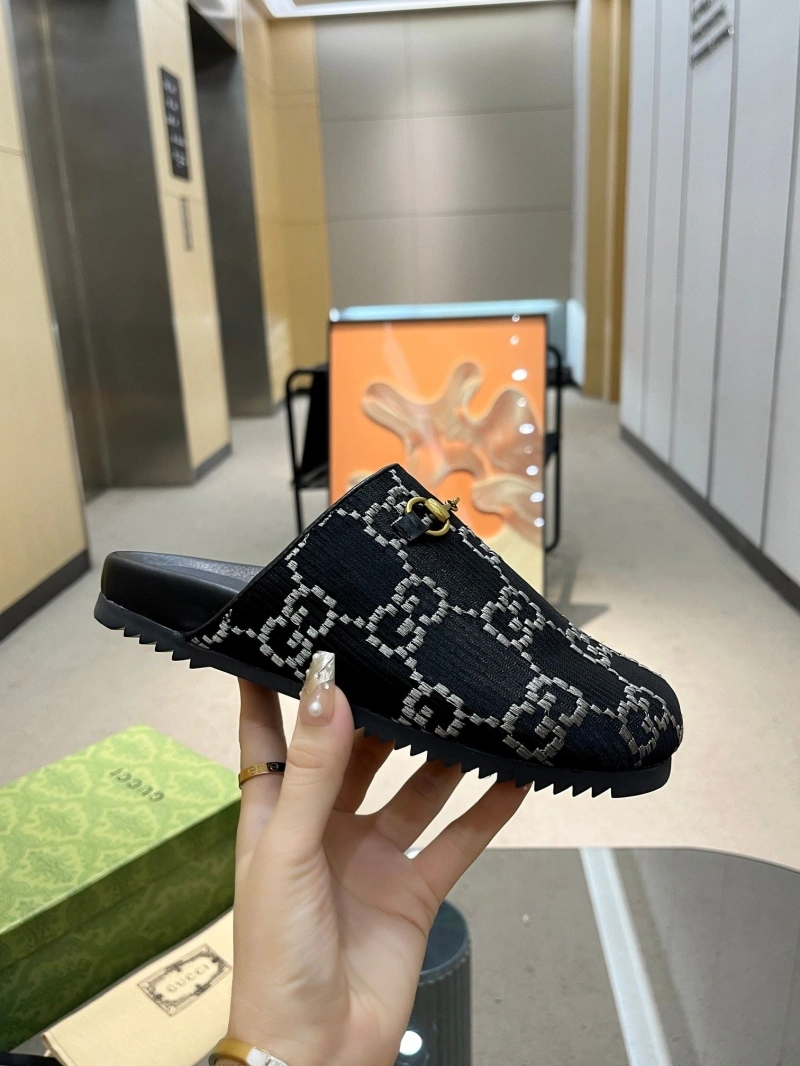 Elegant Gxccx Slippers 161790