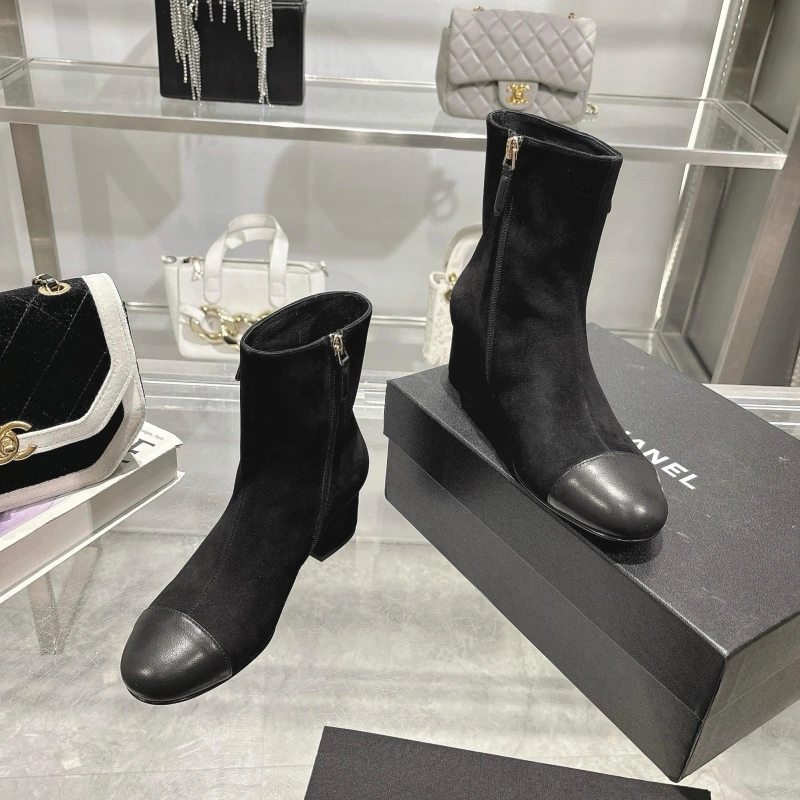 Bold Chxnxl Boots 127673
