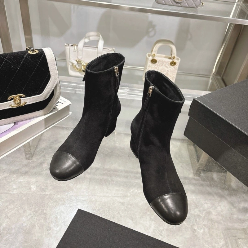 Bold Chxnxl Boots 127673