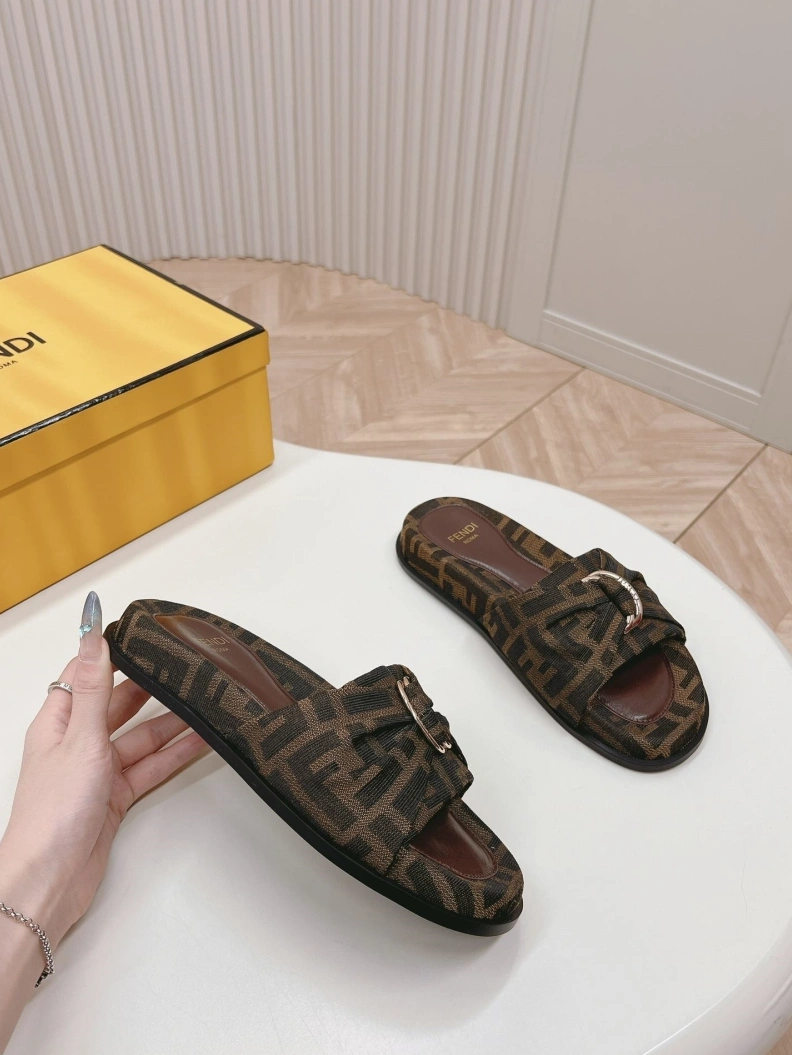 Bright Fxndx Slippers 147197