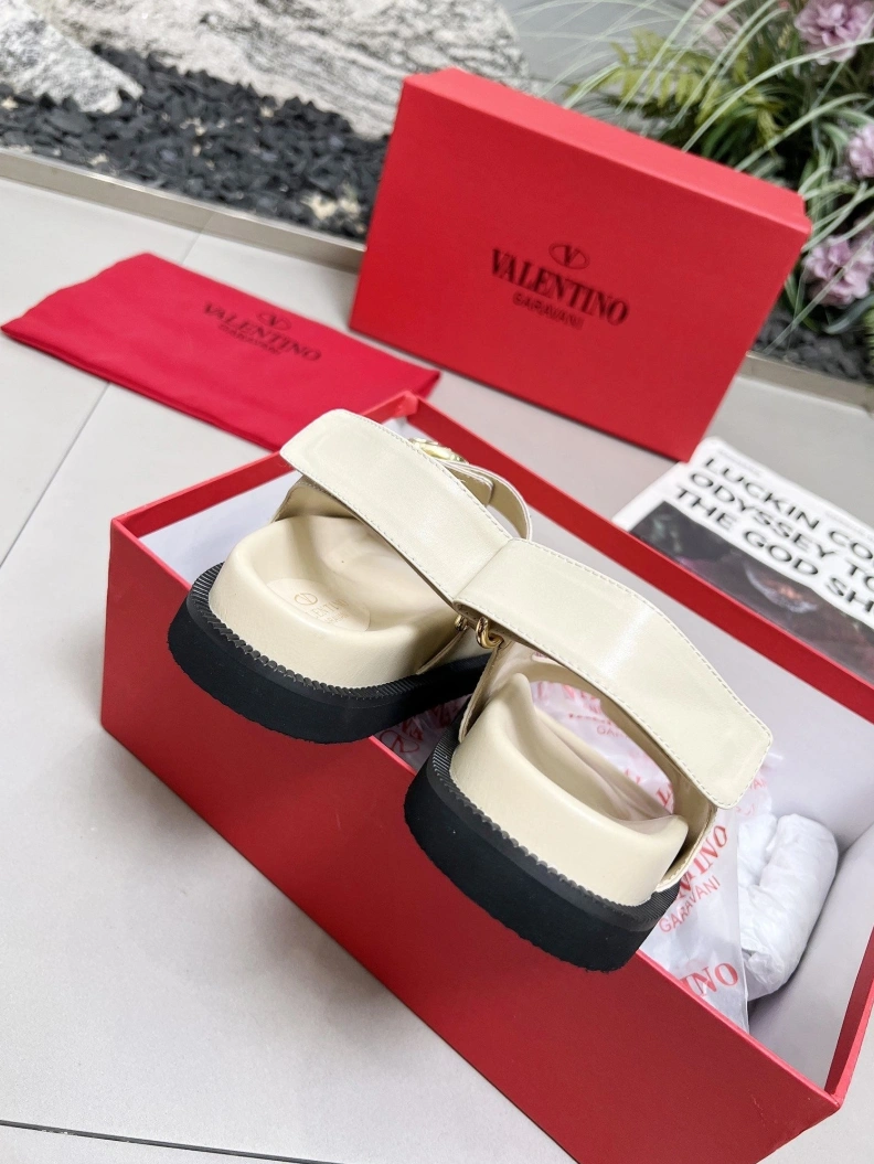 UrbanStyle Vxlxntino Sandals 228860