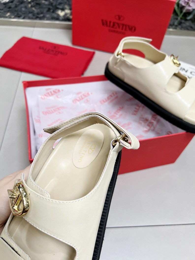 UrbanStyle Vxlxntino Sandals 228860