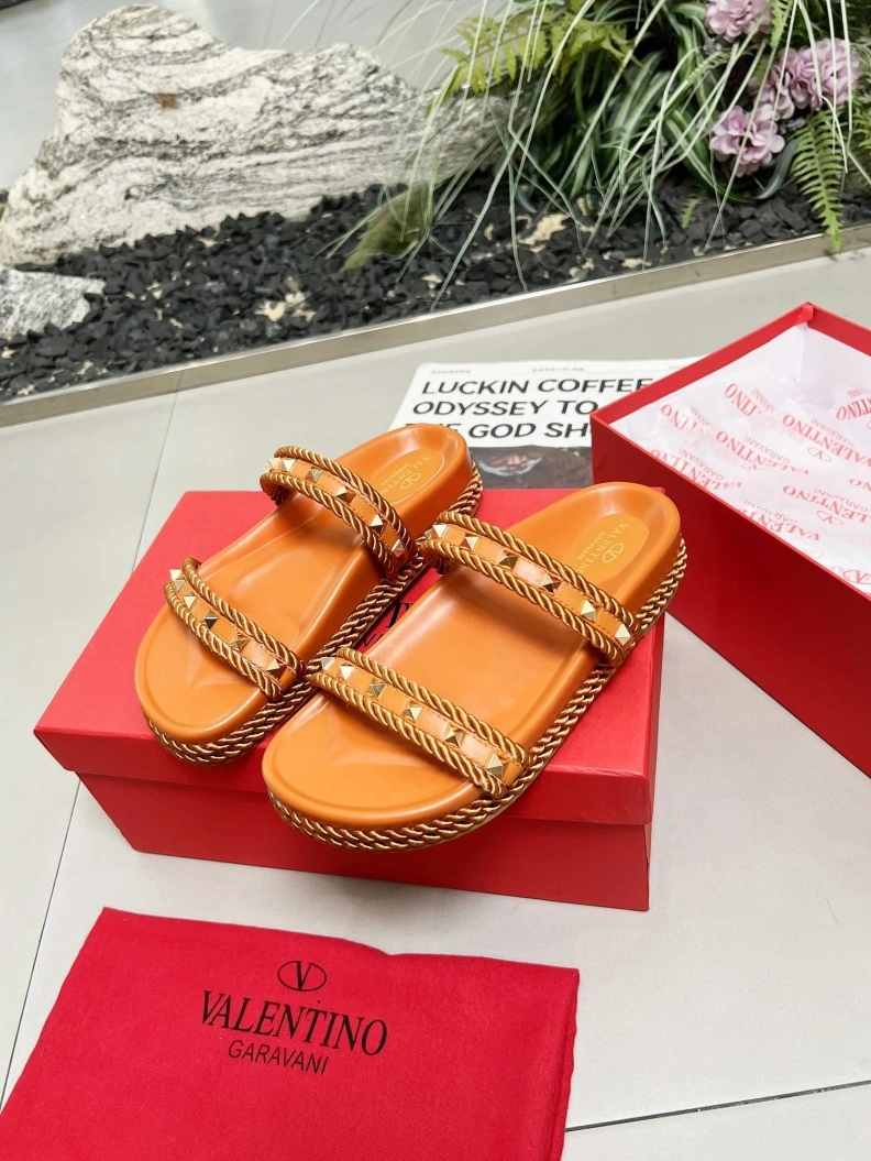 Resilient Vxlxntino Sandals 228854