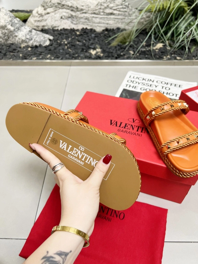 Resilient Vxlxntino Sandals 228854