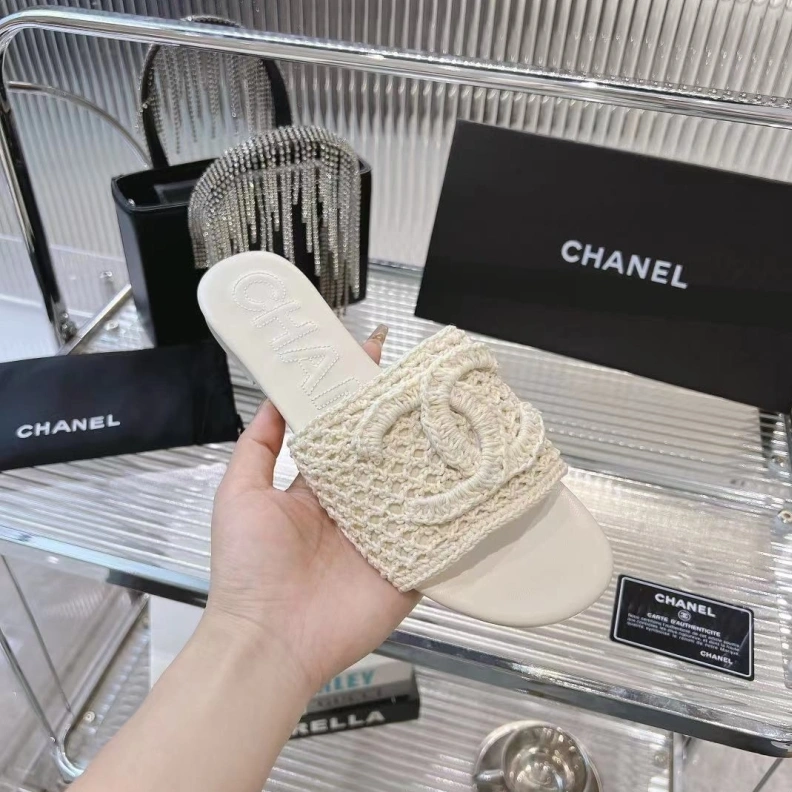 Bright Chxnxl Slippers 118231