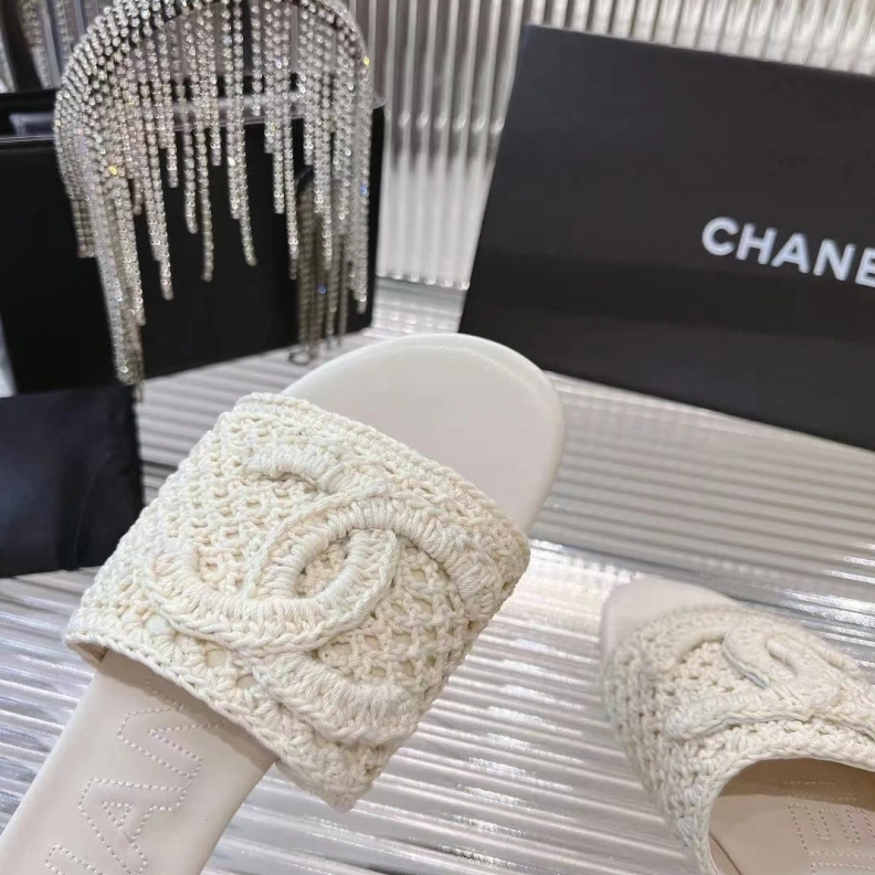 Bright Chxnxl Slippers 118231