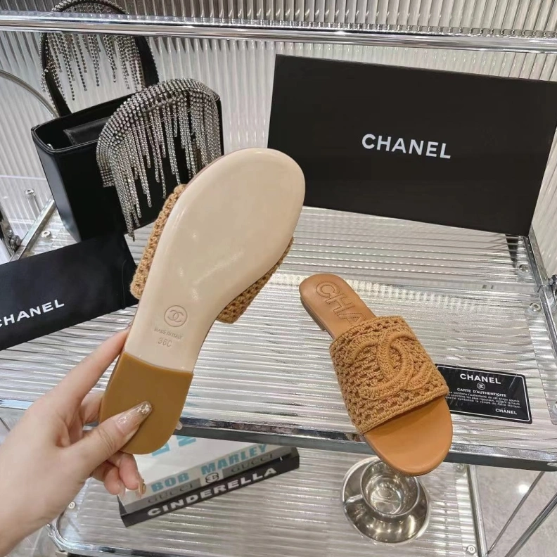 Timeless Chxnxl Slippers 118234