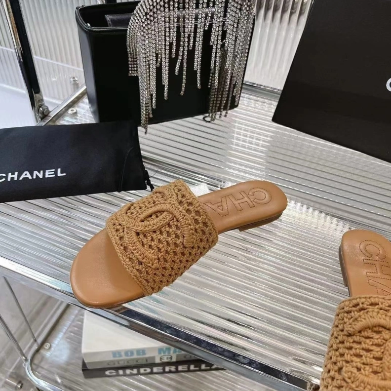 Timeless Chxnxl Slippers 118234