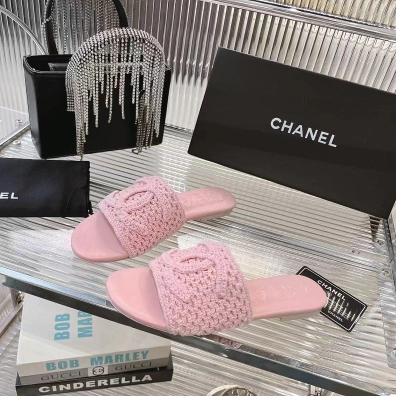 Bright Chxnxl Slippers 118224