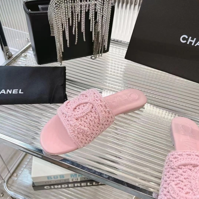 Bright Chxnxl Slippers 118224