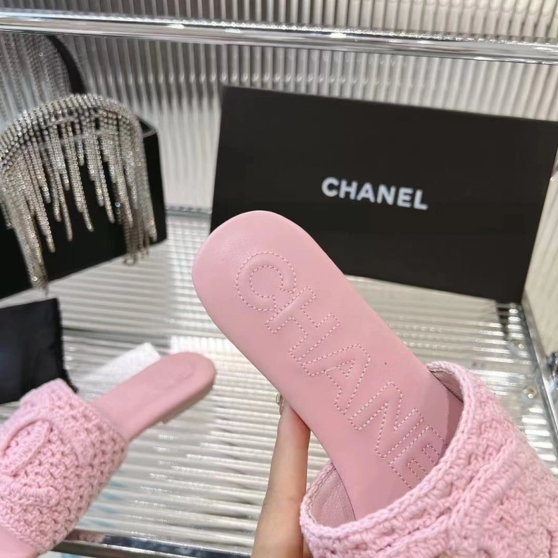 Bright Chxnxl Slippers 118224