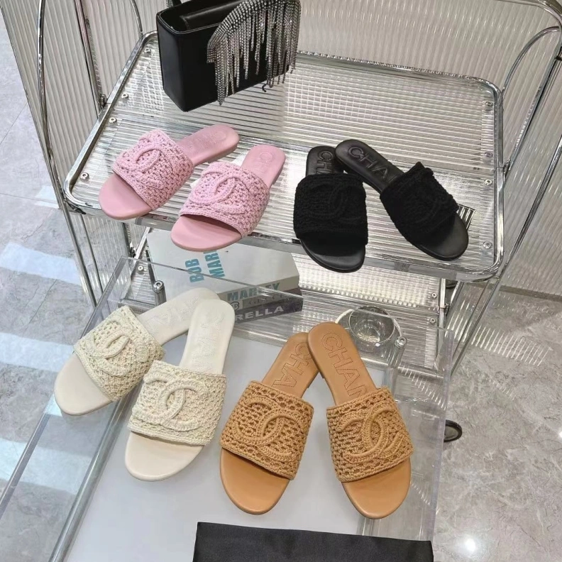 Bright Chxnxl Slippers 118224