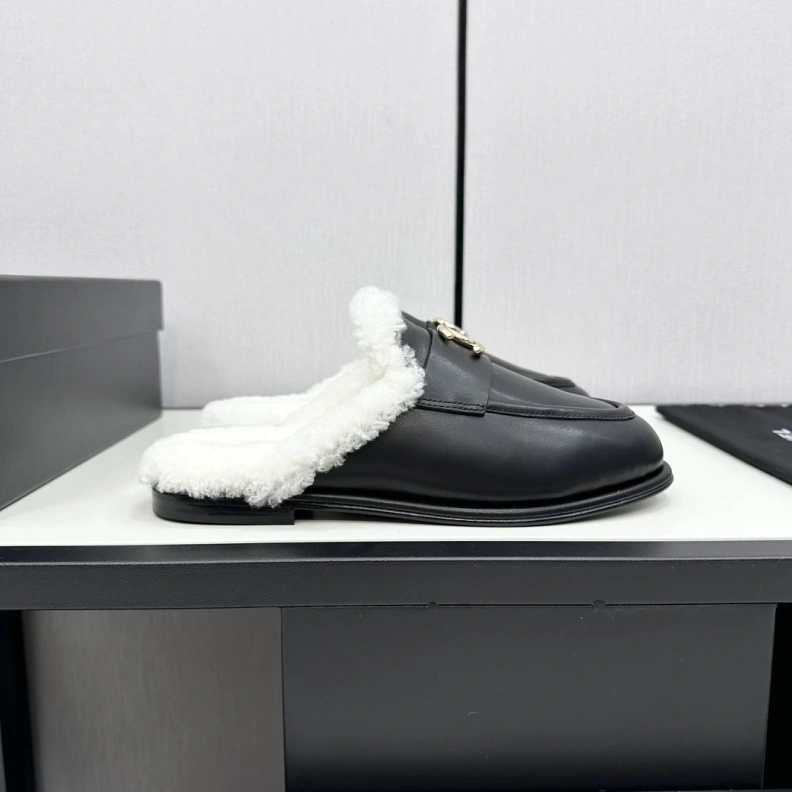Sophisticated Chxnxl Slippers 118235