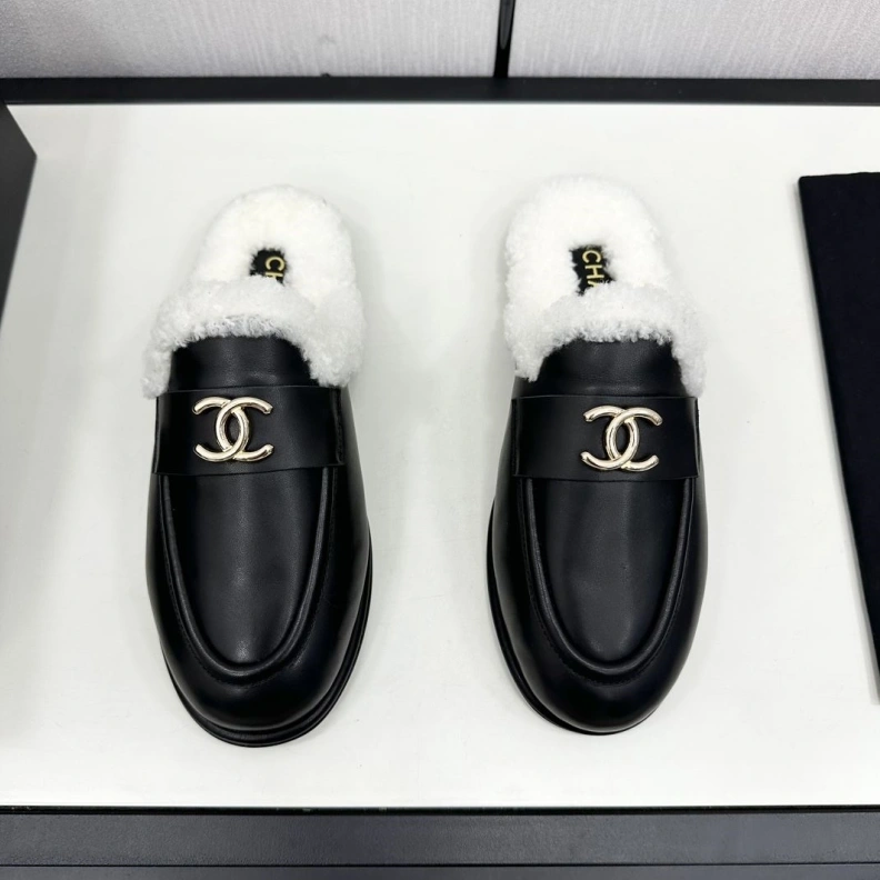 Sophisticated Chxnxl Slippers 118235