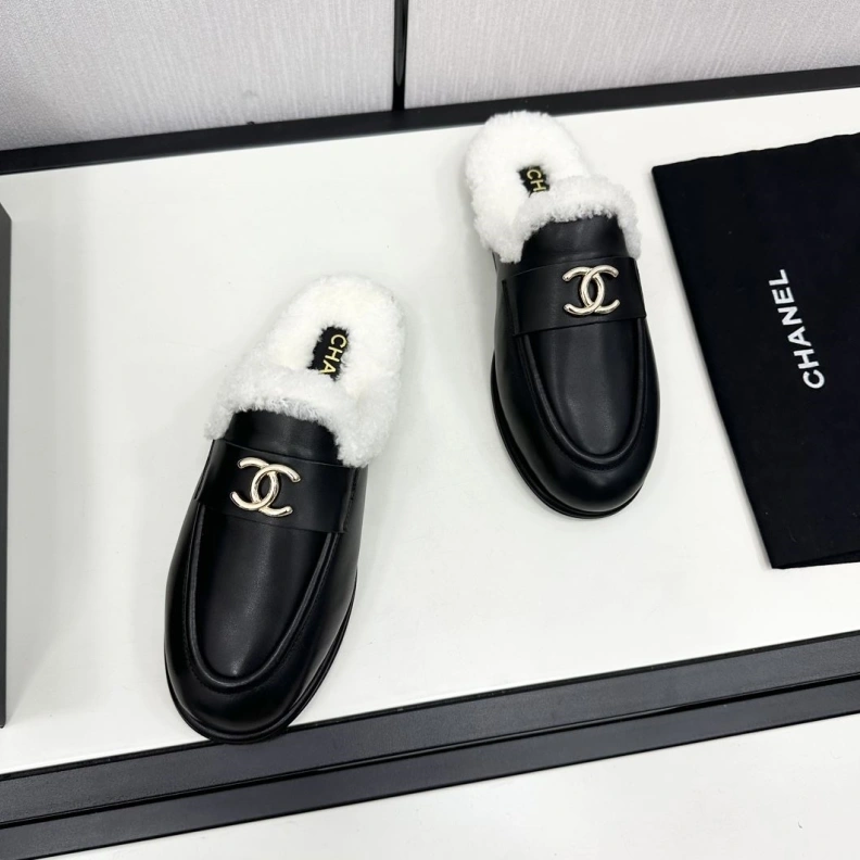 Sophisticated Chxnxl Slippers 118235