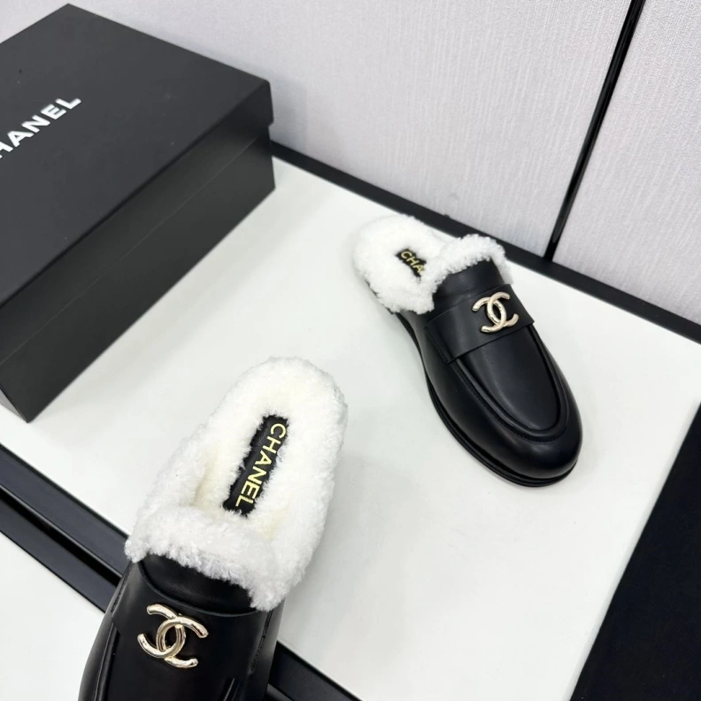 Sophisticated Chxnxl Slippers 118235