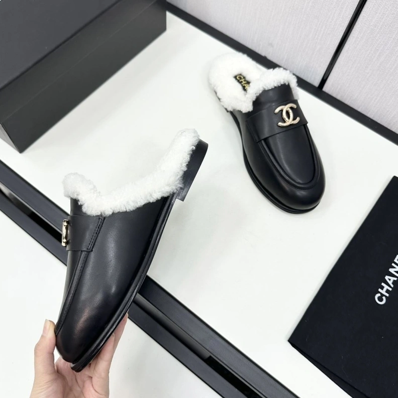 Sophisticated Chxnxl Slippers 118235
