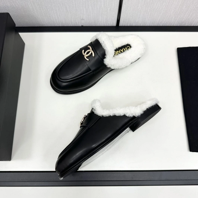 Sophisticated Chxnxl Slippers 118235
