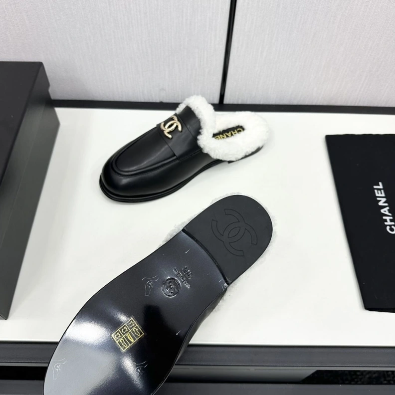 Sophisticated Chxnxl Slippers 118235