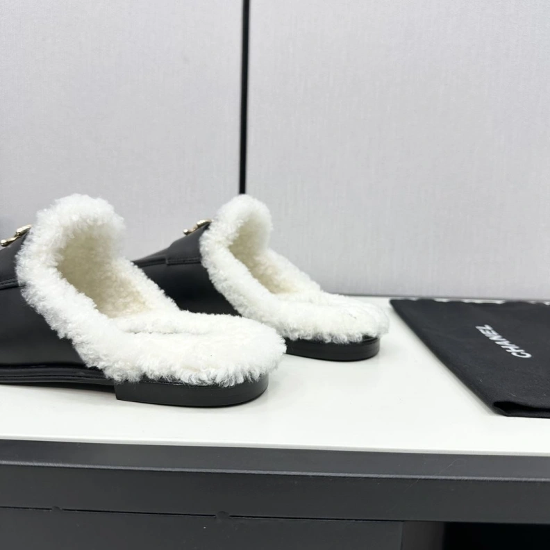 Sophisticated Chxnxl Slippers 118235