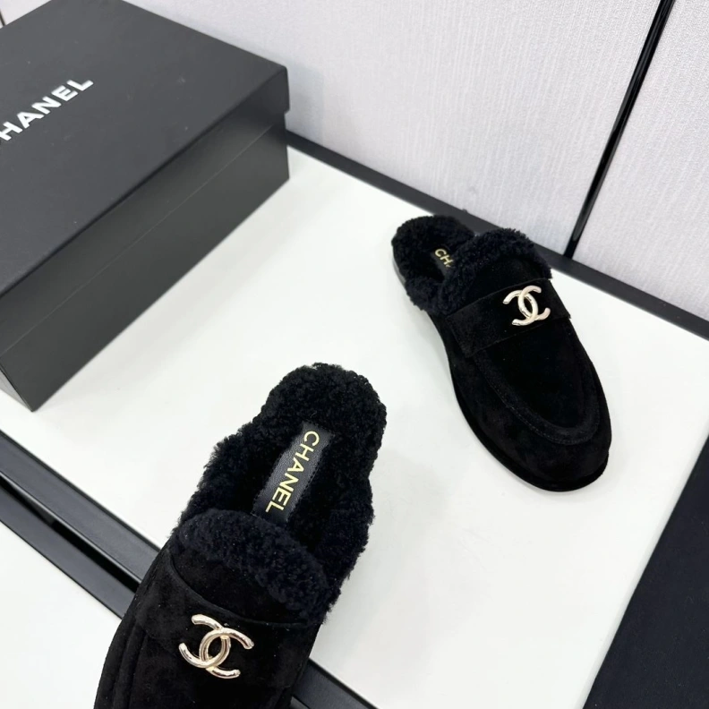 Stylish Chxnxl Slippers 118227