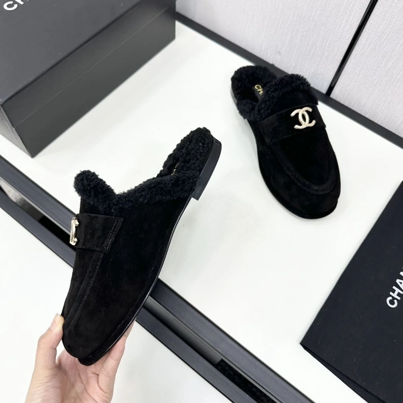 Stylish Chxnxl Slippers 118227