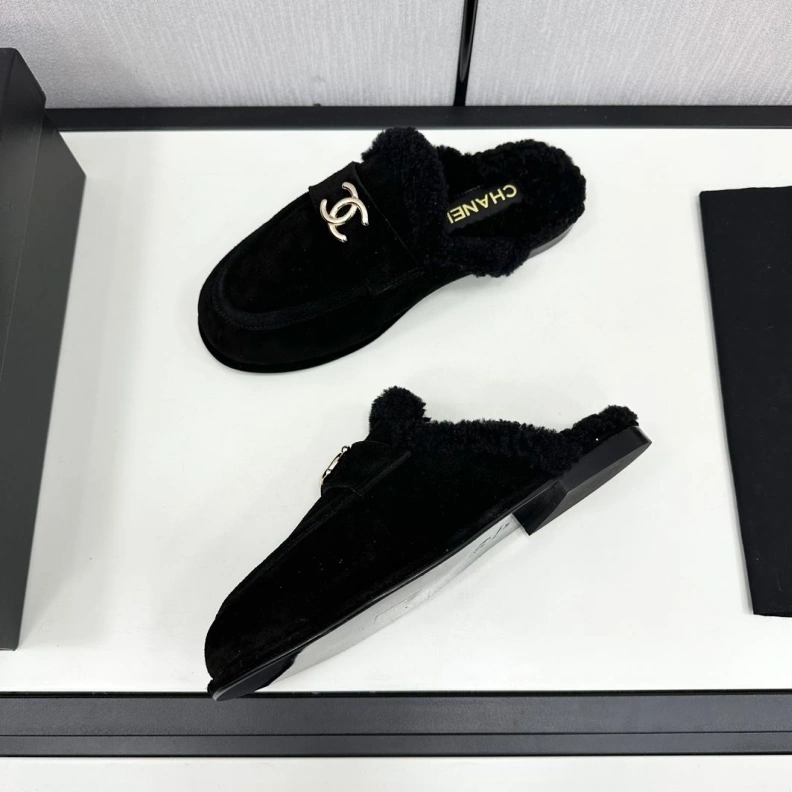 Stylish Chxnxl Slippers 118227
