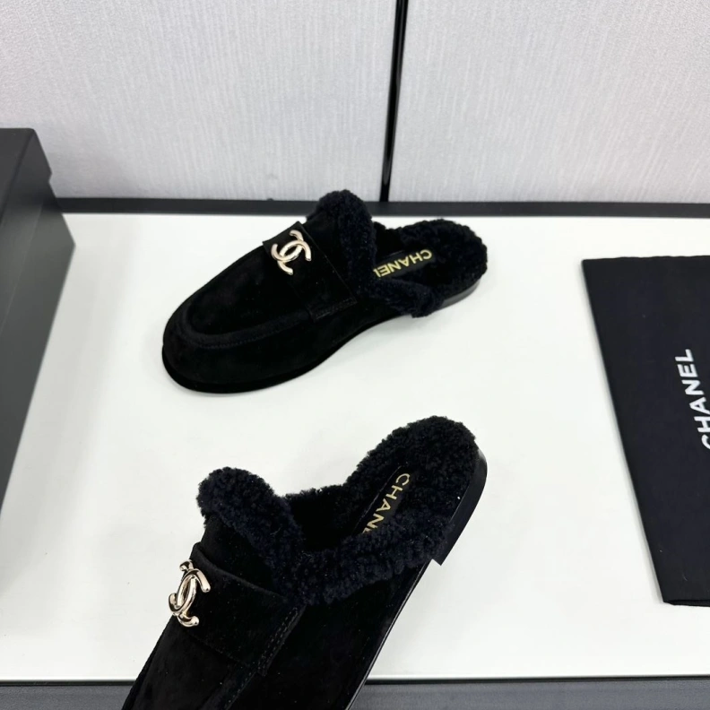 Stylish Chxnxl Slippers 118227