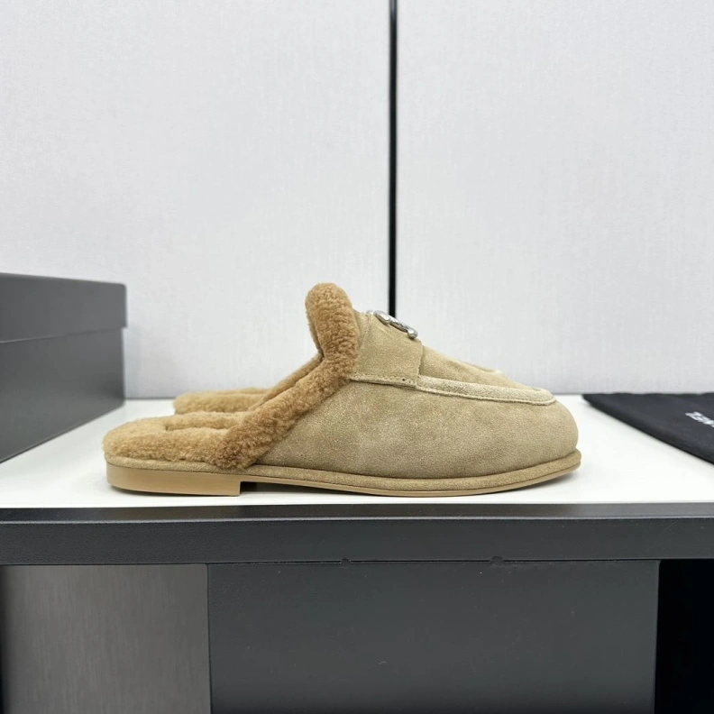 Durable Chxnxl Slippers 118233