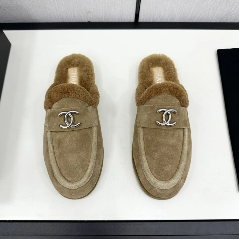 Durable Chxnxl Slippers 118233
