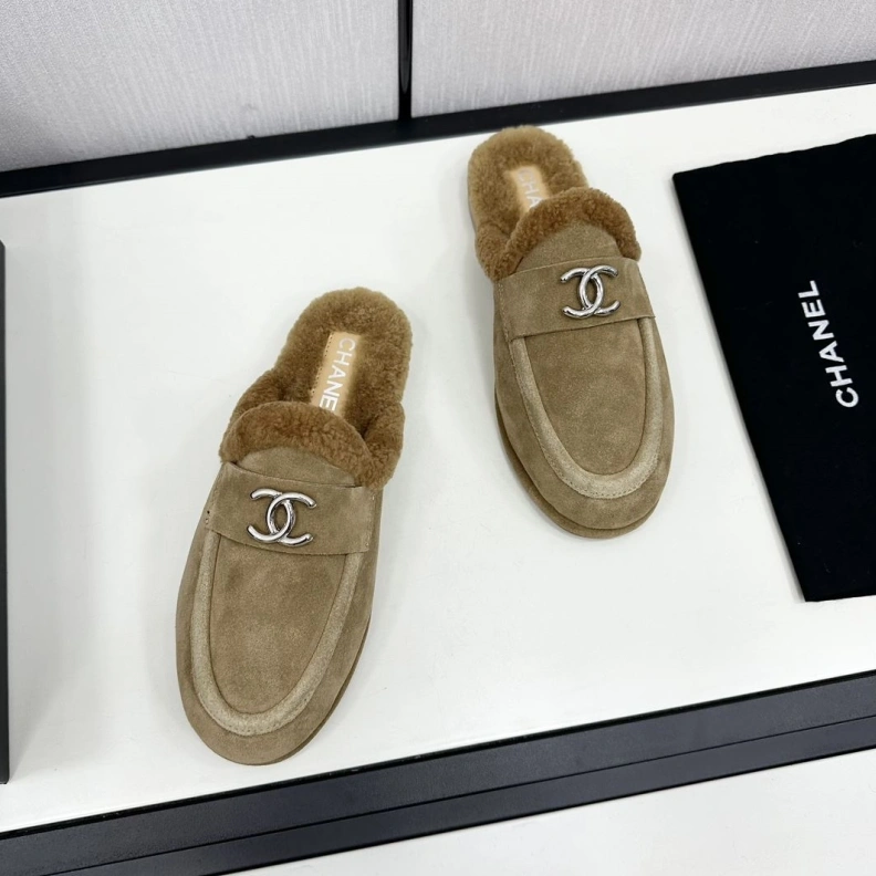 Durable Chxnxl Slippers 118233