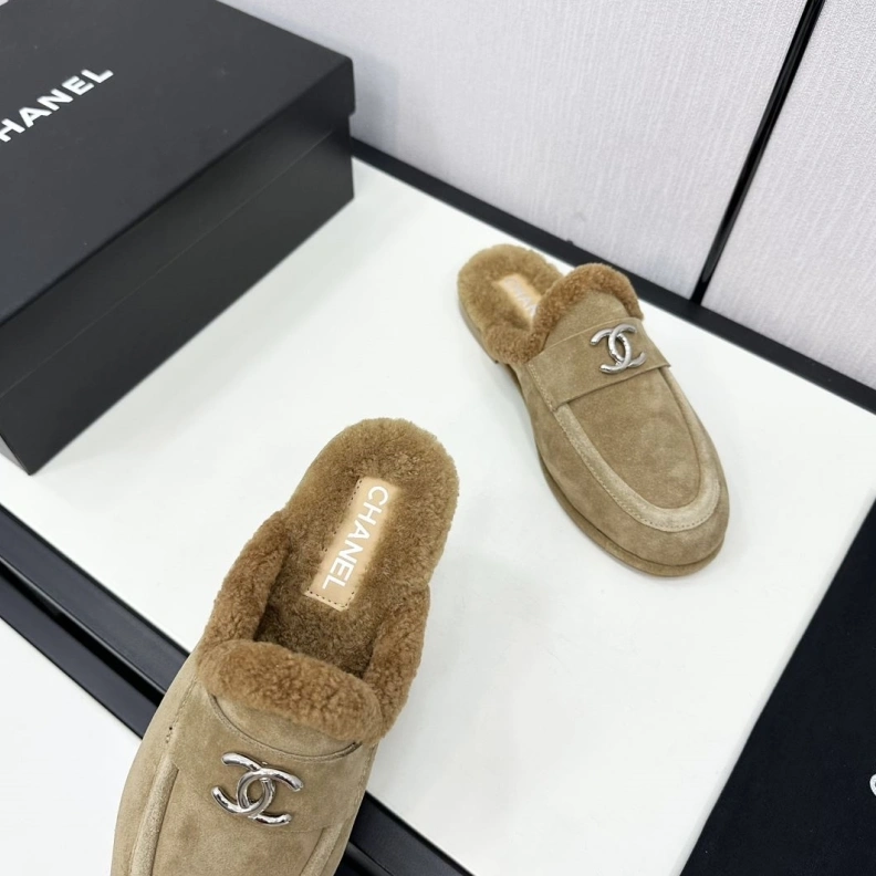 Durable Chxnxl Slippers 118233