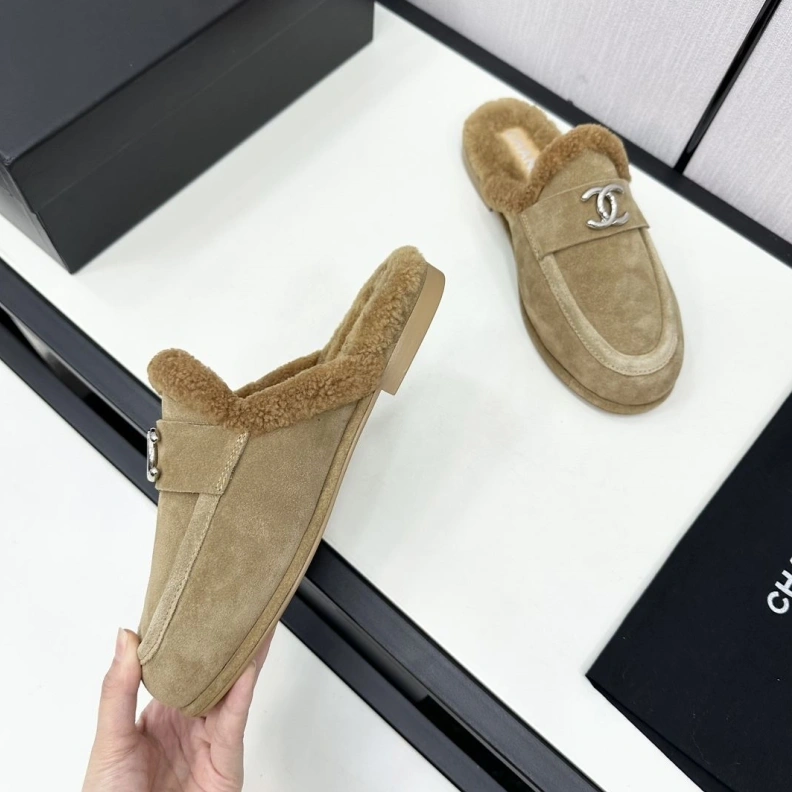 Durable Chxnxl Slippers 118233