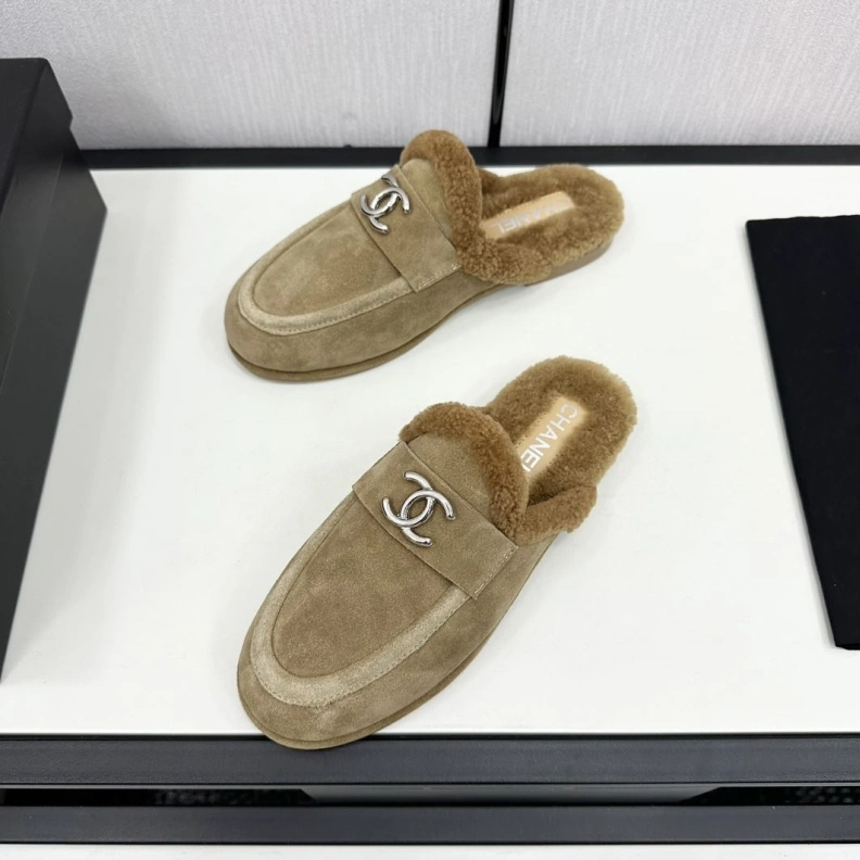 Durable Chxnxl Slippers 118233