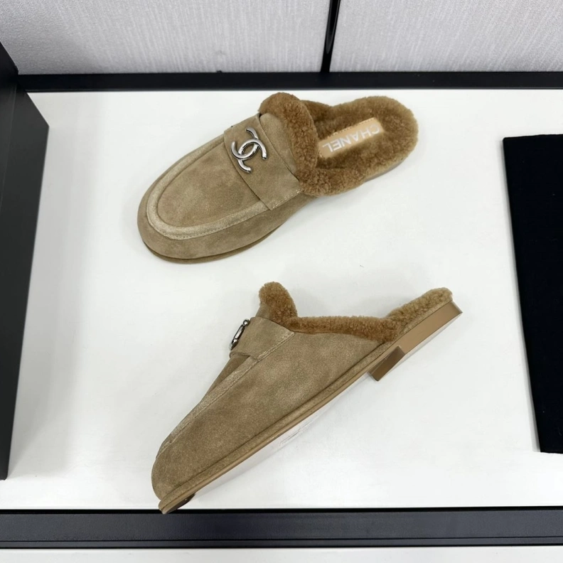 Durable Chxnxl Slippers 118233