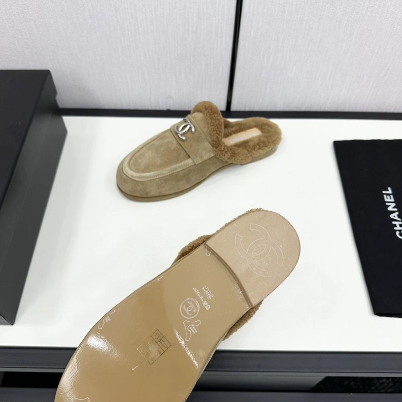 Durable Chxnxl Slippers 118233