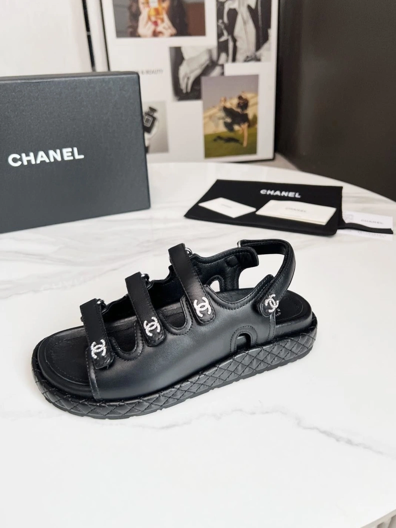 Versatile Chxnxl Sandals 118409