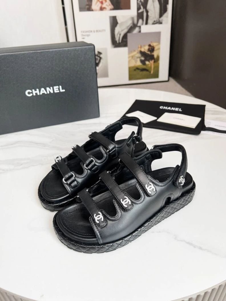 Versatile Chxnxl Sandals 118409