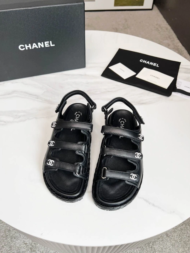 Versatile Chxnxl Sandals 118409