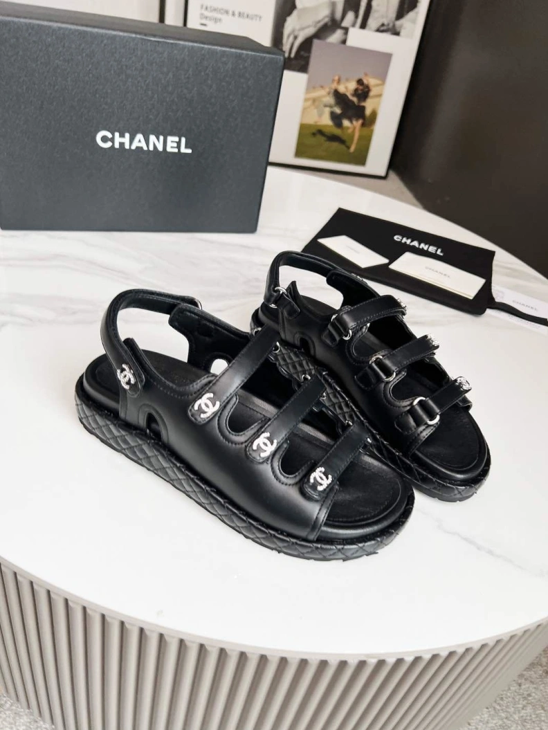 Versatile Chxnxl Sandals 118409