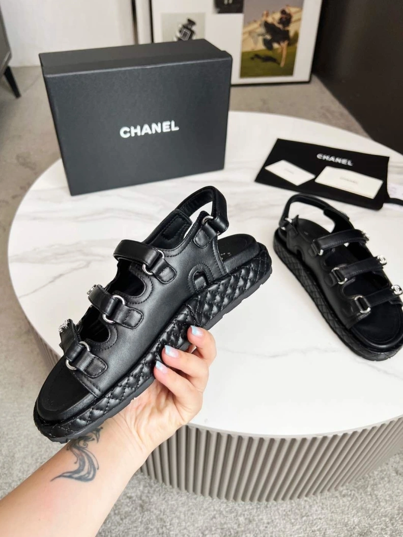 Versatile Chxnxl Sandals 118409