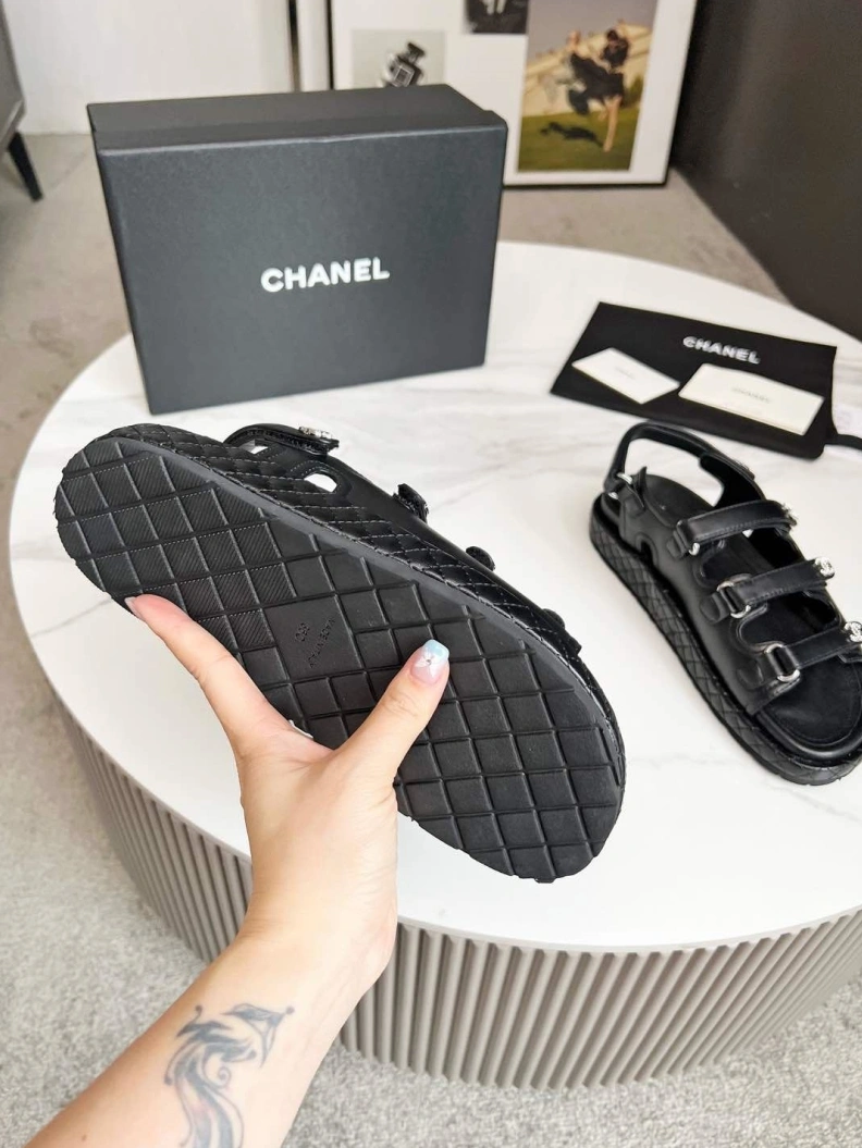 Versatile Chxnxl Sandals 118409