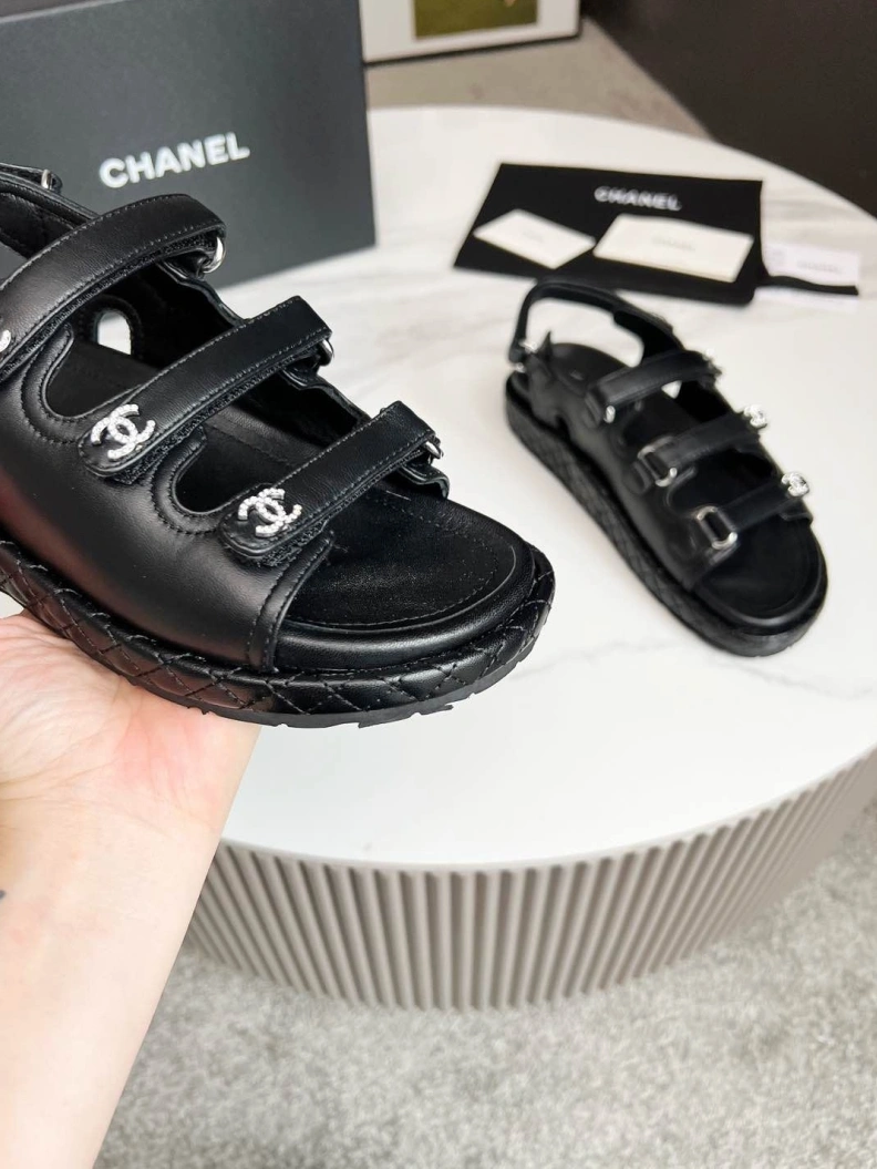 Versatile Chxnxl Sandals 118409